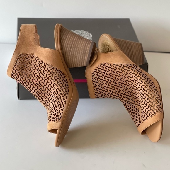 Vince Camuto Nude Wedge Sandal Platform Block Heels Dastana, Sz 11M - Picture 6 of 8